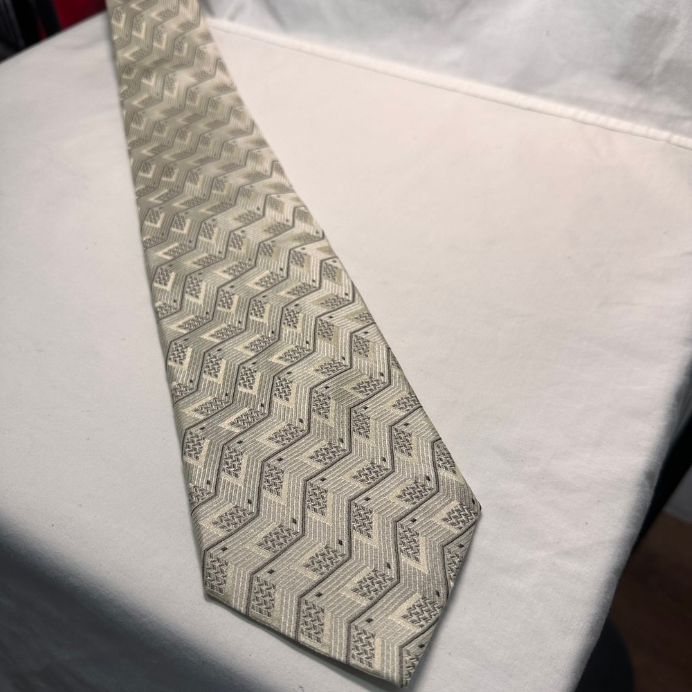 Neiman Marcus Men's Green Floral 100% Silk Tie‎